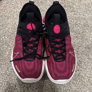 NIKE FLYKNIT - PINK & GOLD TENNIS SHOES